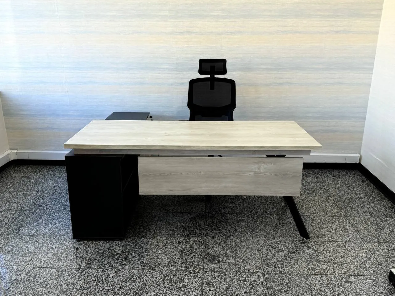 میز مدیریت MDF ال دار پایه فلزی m103