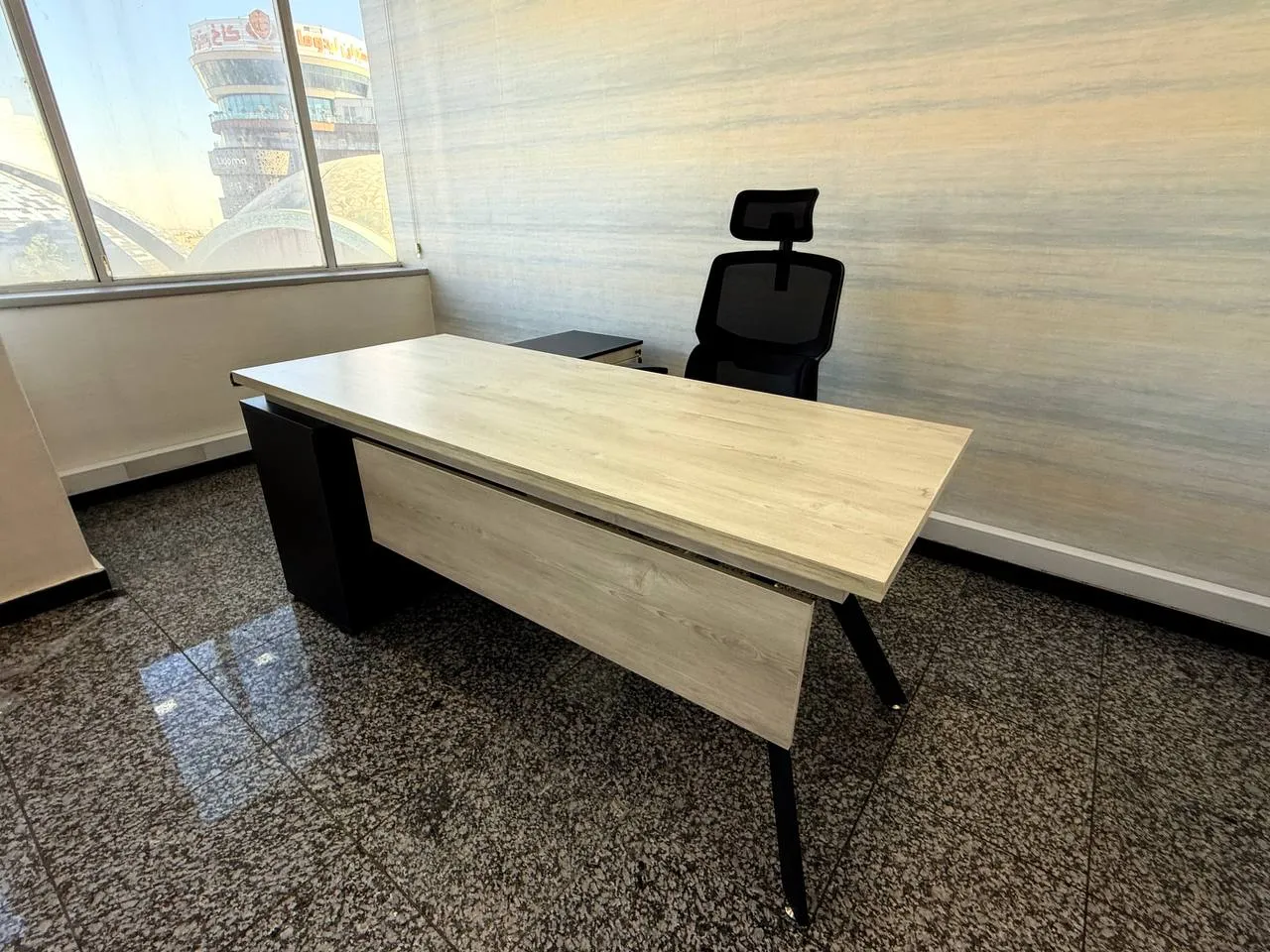 میز مدیریت MDF ال دار پایه فلزی m103